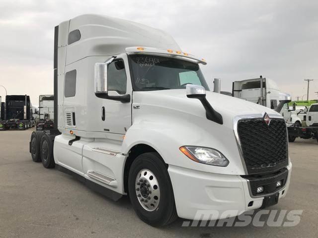 International LT 트랙터 유닛