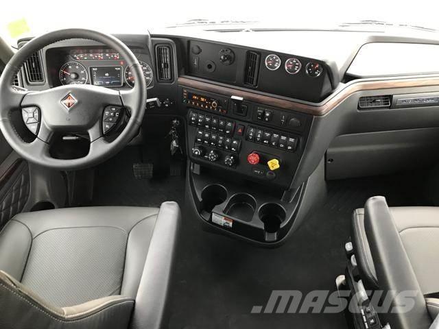 International LT 트랙터 유닛