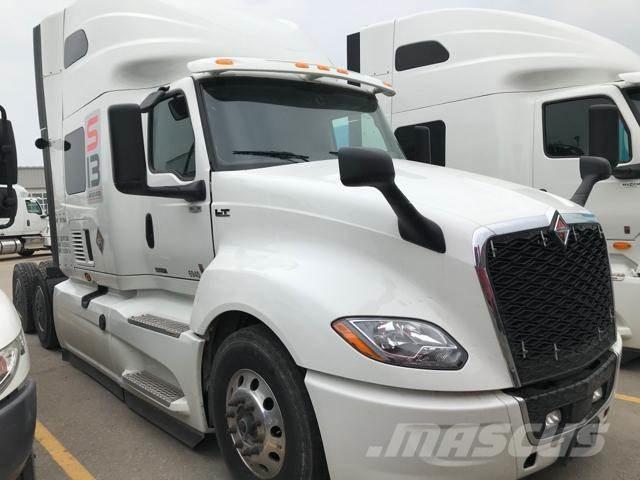 International LT 트랙터 유닛