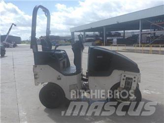 Bomag BW100 토양 다짐기