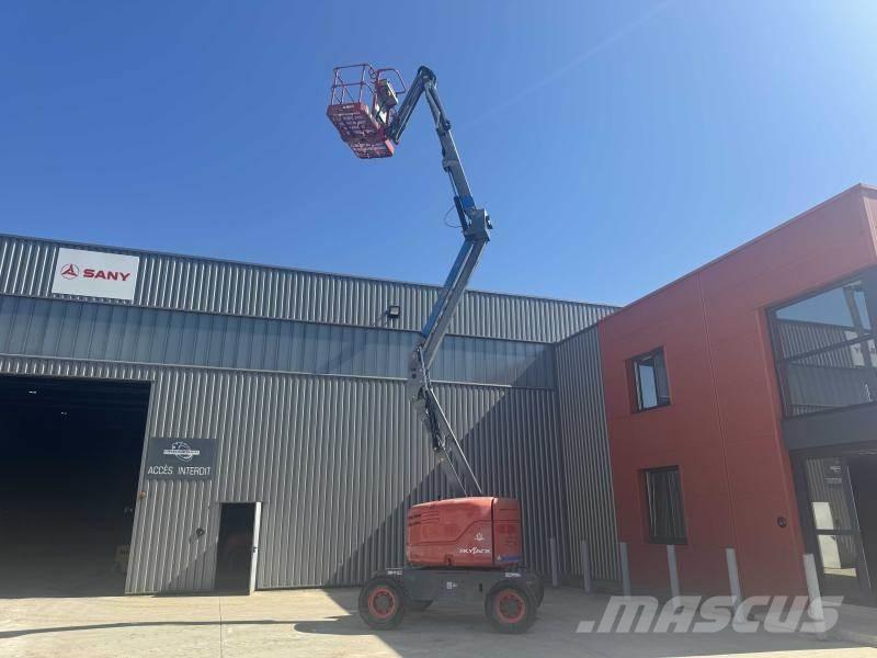 SkyJack SJ46AJ 관절형 전동이동 리프트