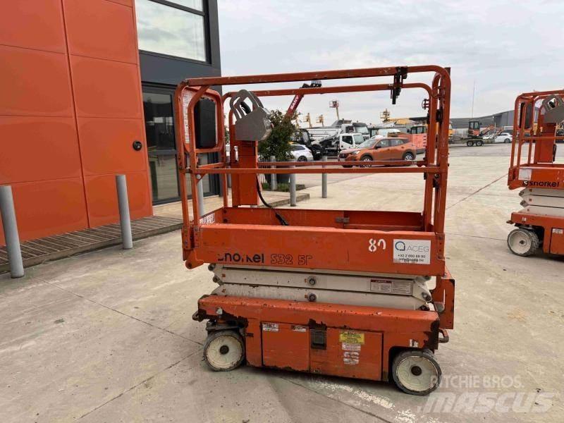 Snorkel S3215E 관절형 전동이동 리프트