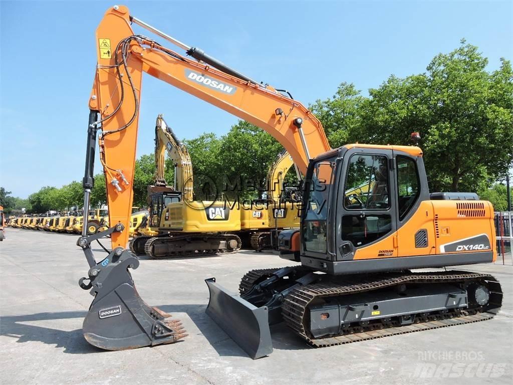 Doosan DX140LC 대형 굴삭기 29톤 이상