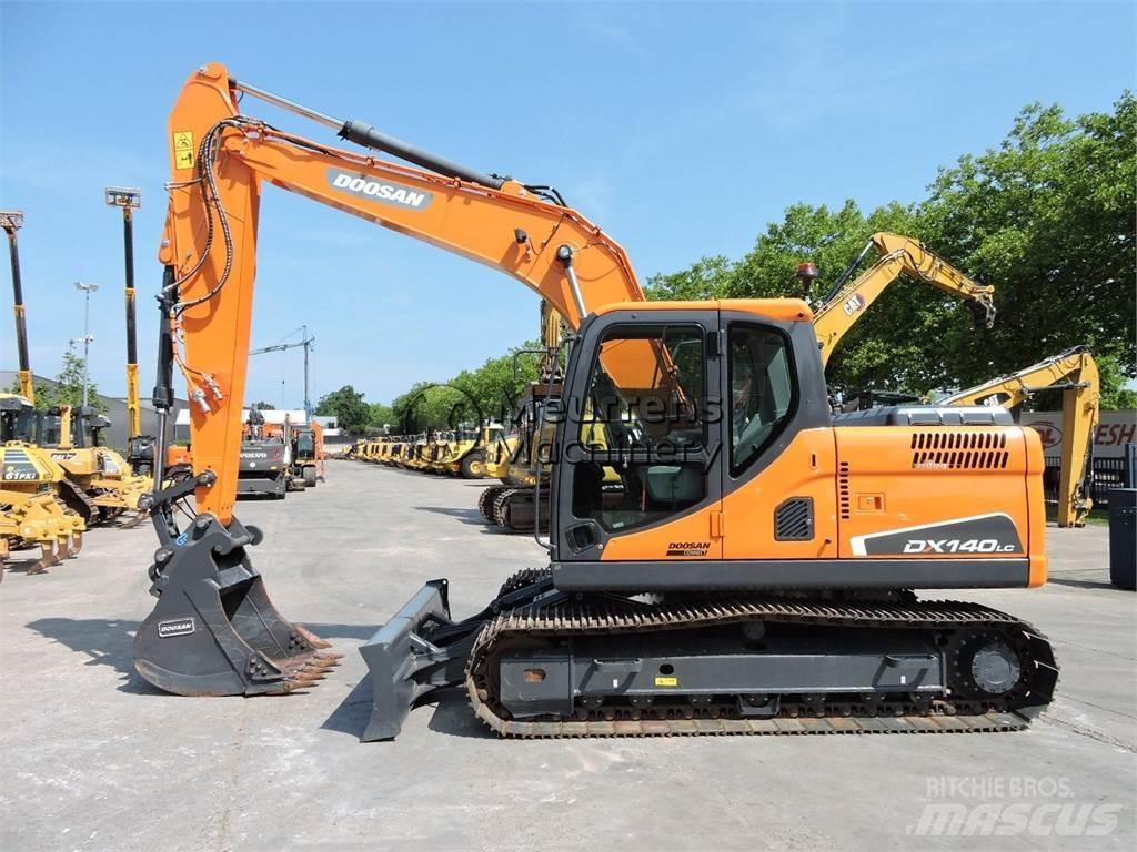 Doosan DX140LC 대형 굴삭기 29톤 이상