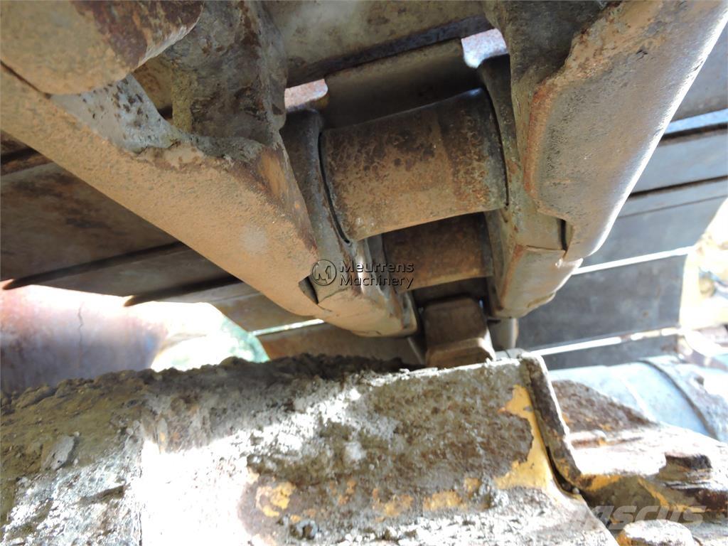 Komatsu D61PX-24 도저