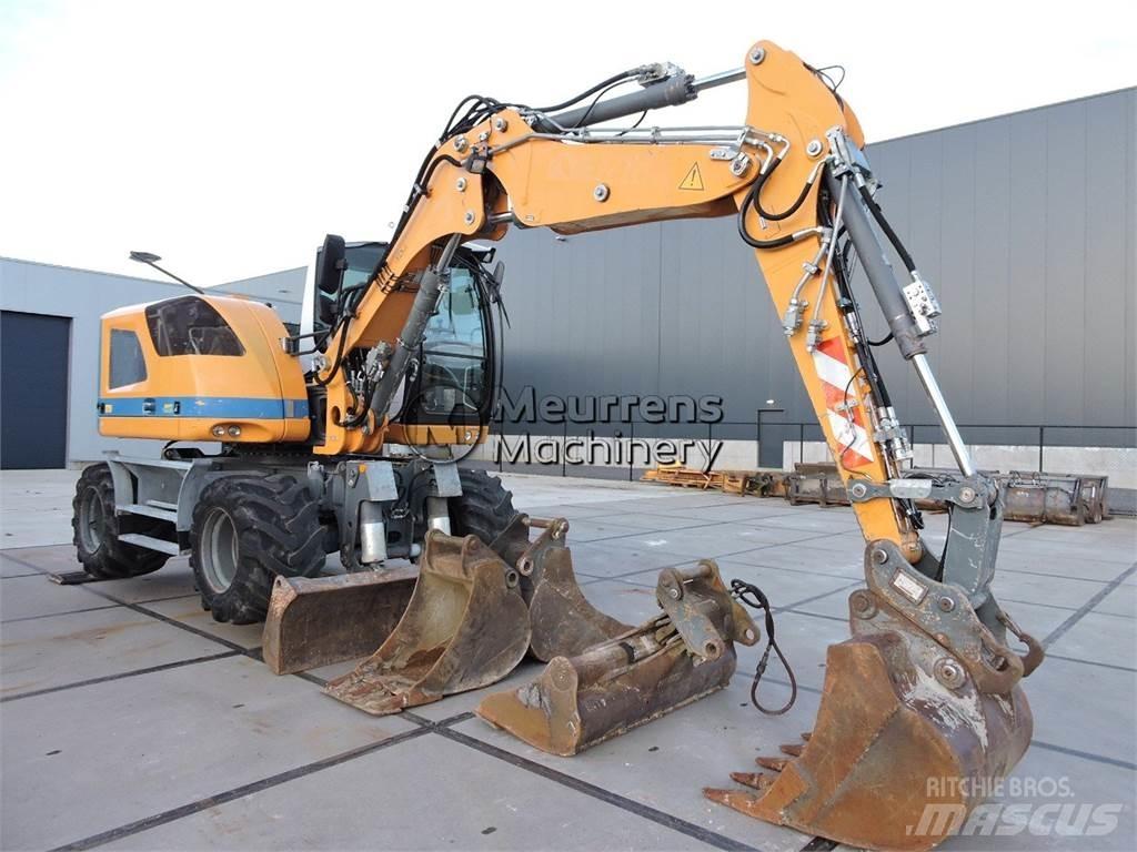 Liebherr A910  휠 굴삭기