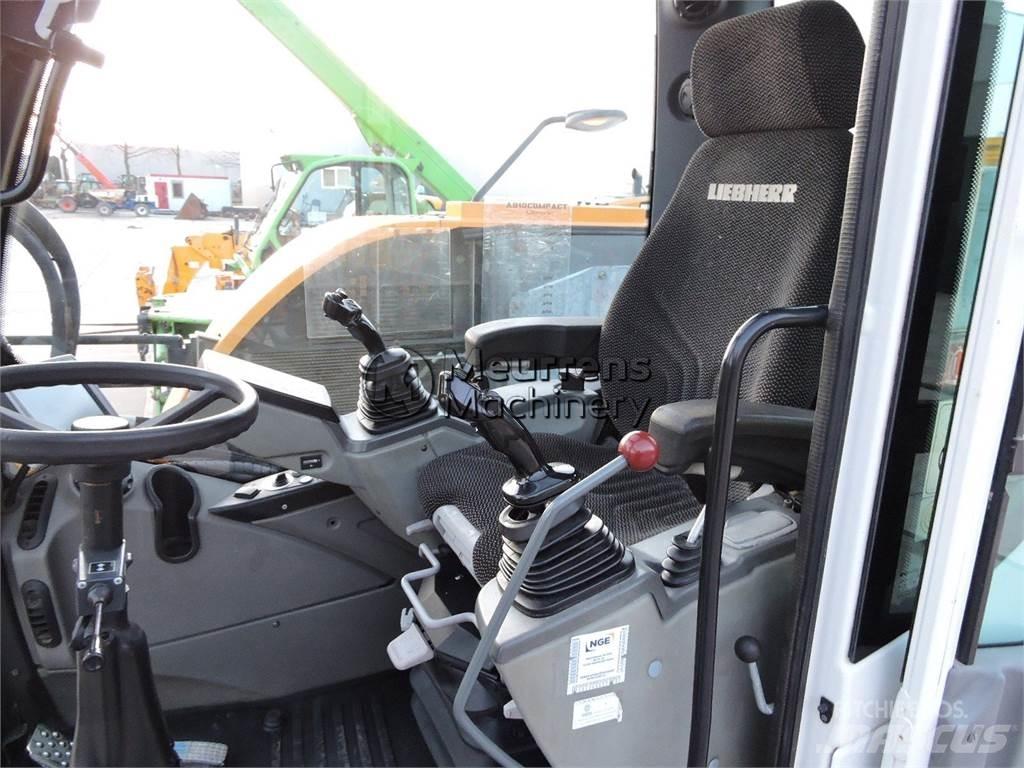 Liebherr A910  휠 굴삭기