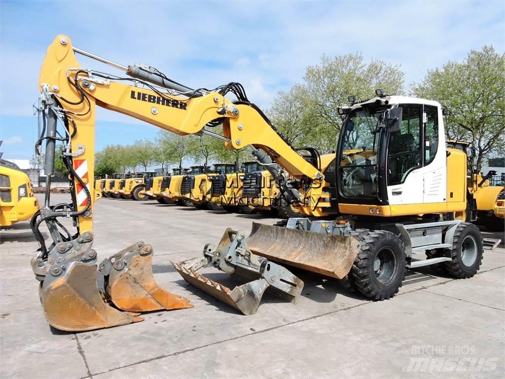 Liebherr A910  휠 굴삭기