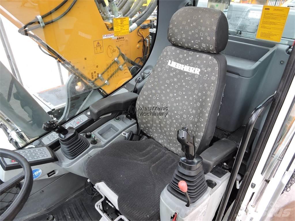 Liebherr A924  휠 굴삭기