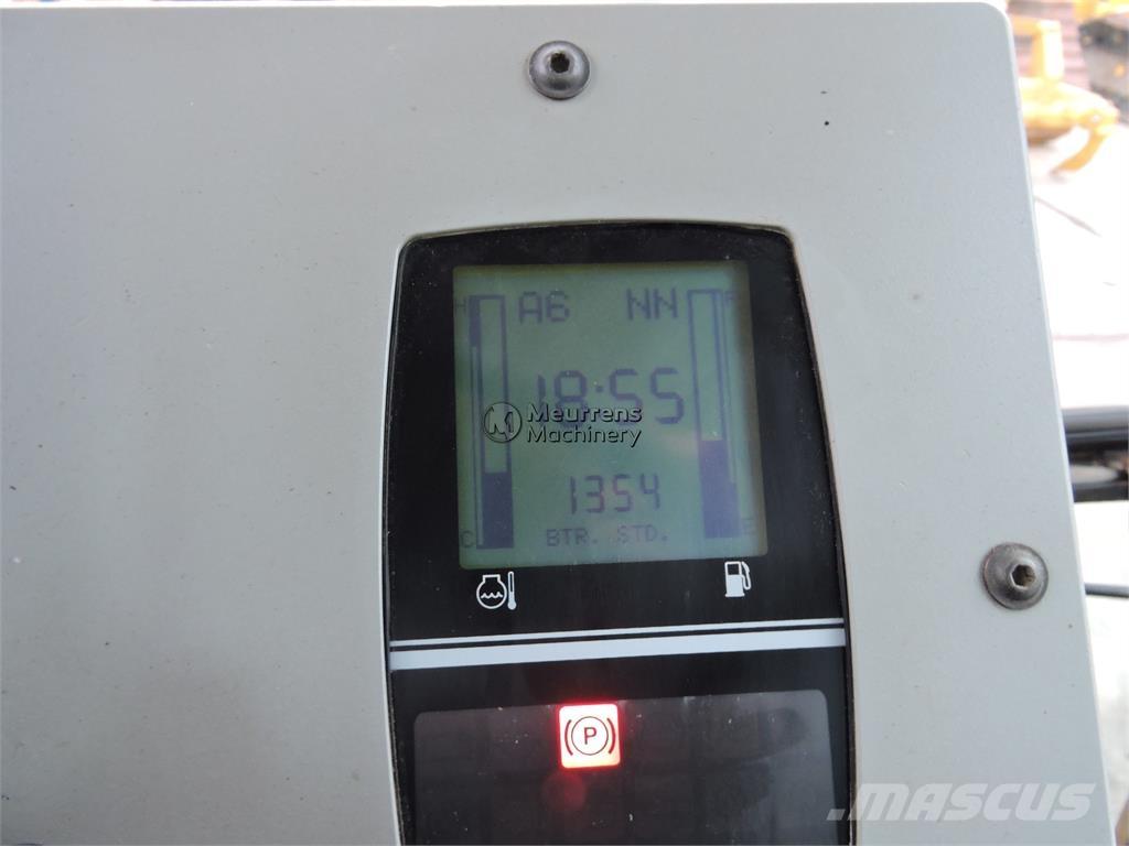 New Holland F156.6A 그레이더