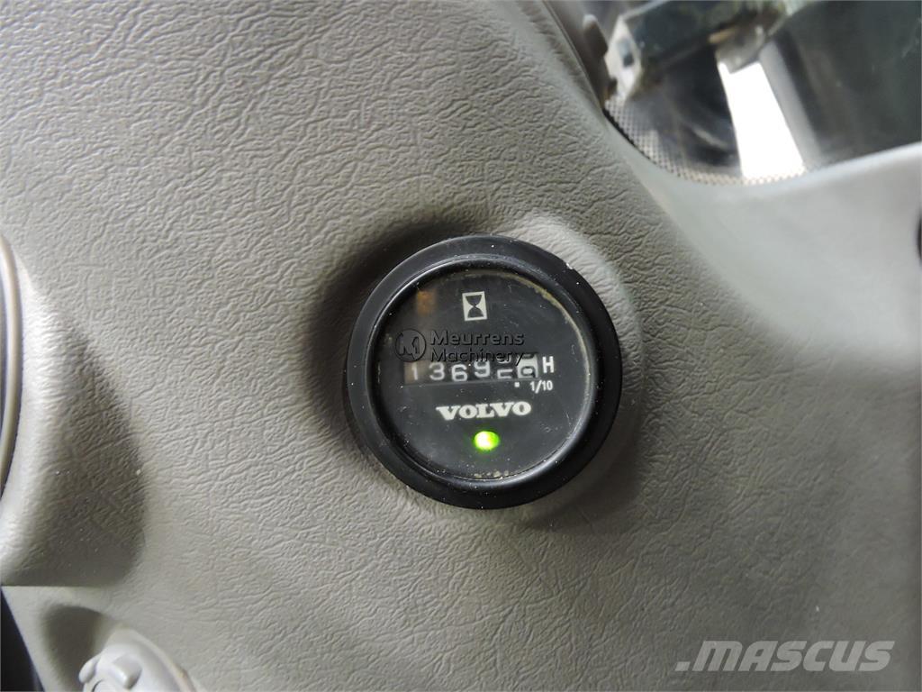 Volvo EW140C  휠 굴삭기