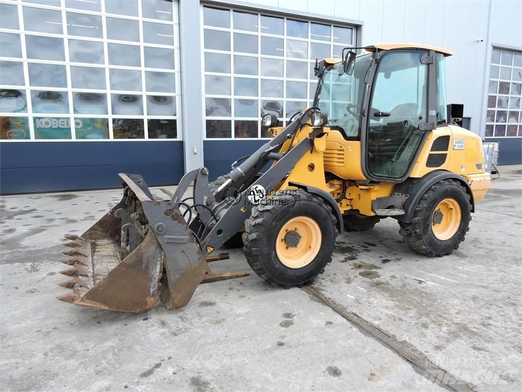Volvo L25F  휠로우더