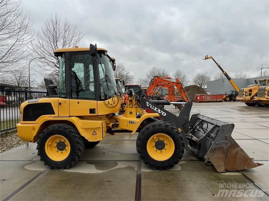 Volvo L30G  휠로우더