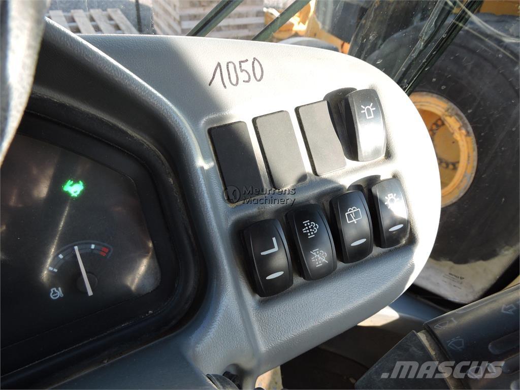 Volvo L30G  휠로우더