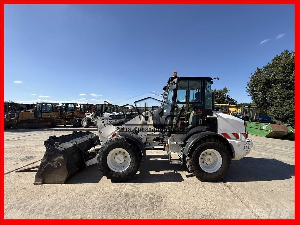 CAT 908 M  휠로우더