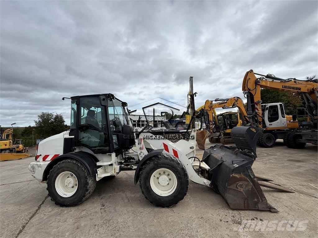 CAT 908M  휠로우더
