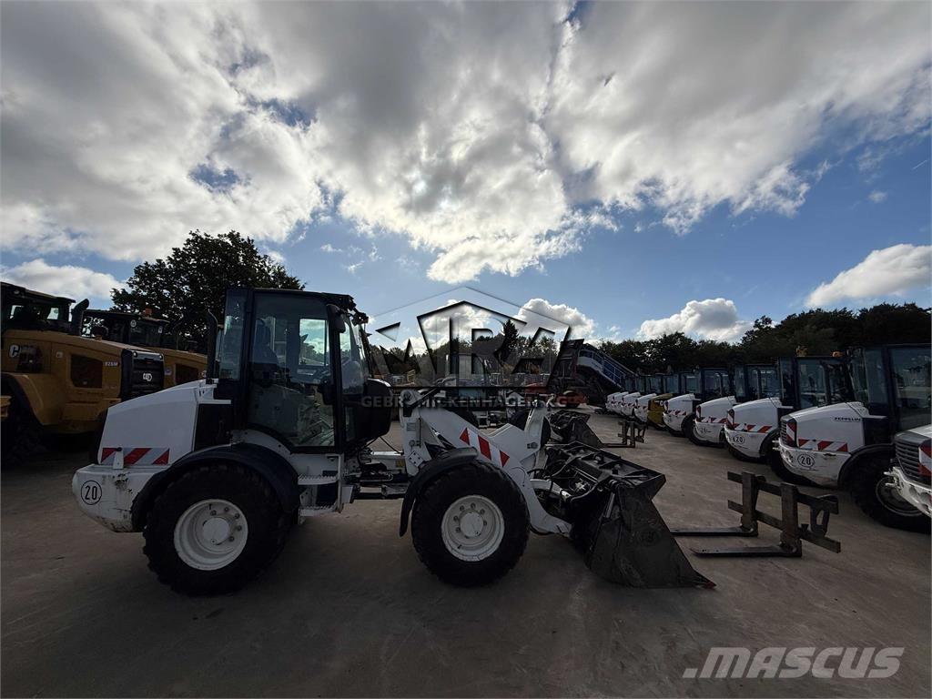 CAT 908M  휠로우더