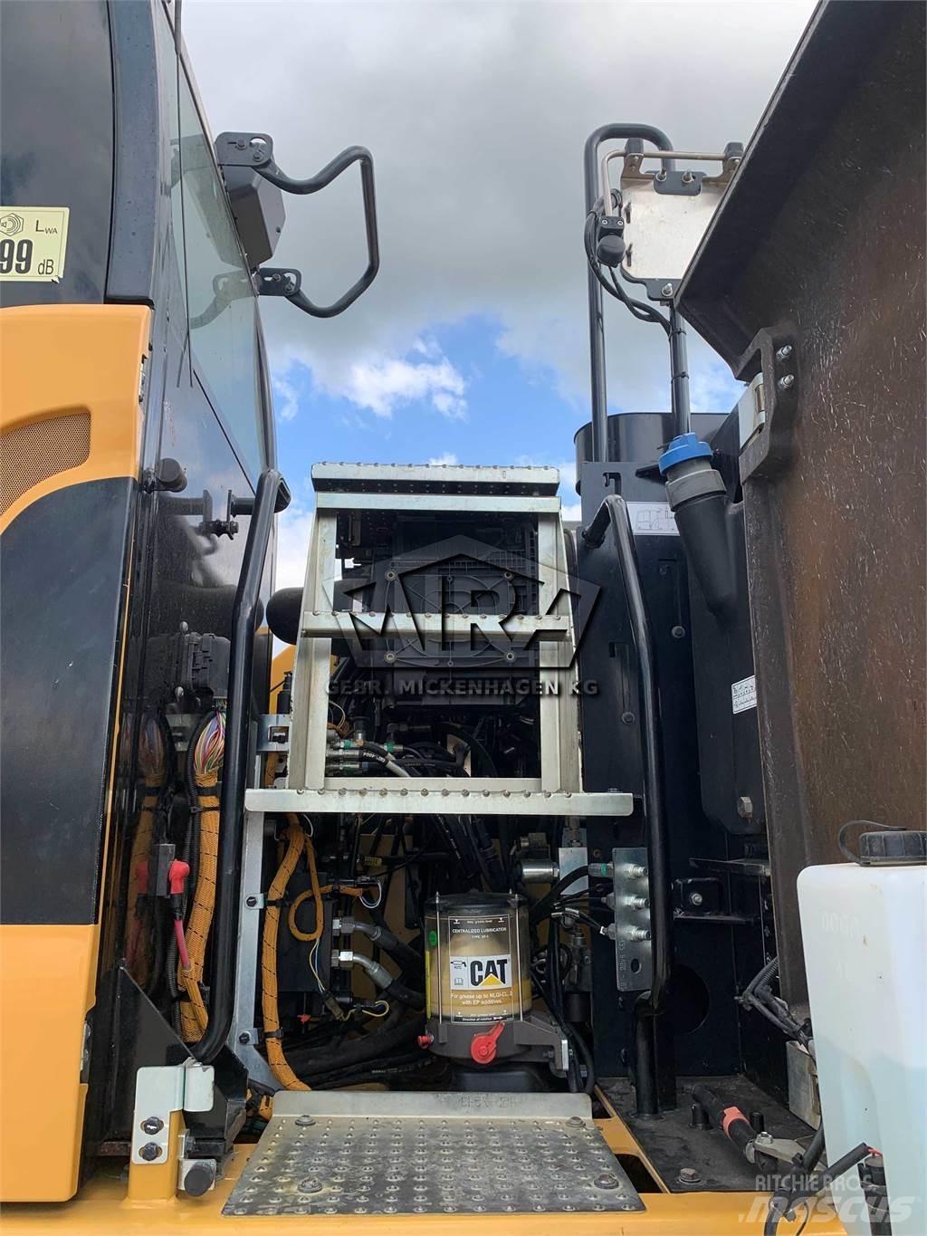CAT M322 F  휠 굴삭기