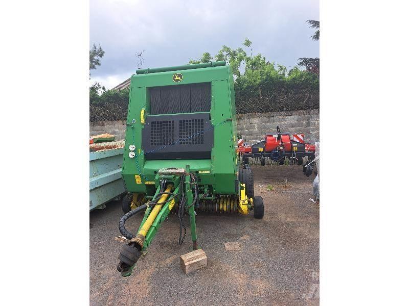 John Deere 592 원형 곤포기
