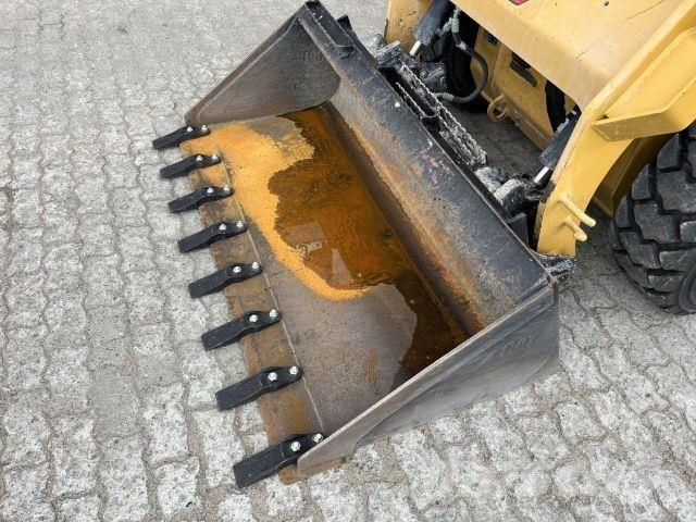CAT 242D3 건설 장비 - 기타