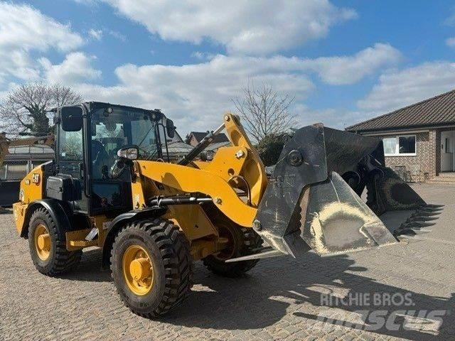 CAT 906  휠로우더