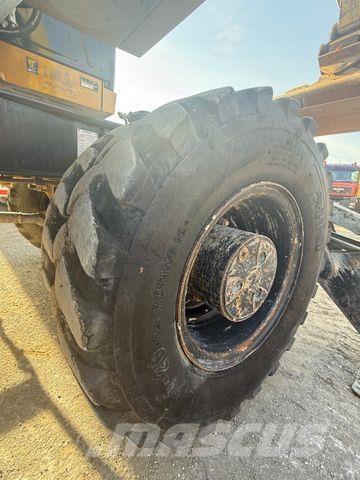 CAT M320 F  휠 굴삭기