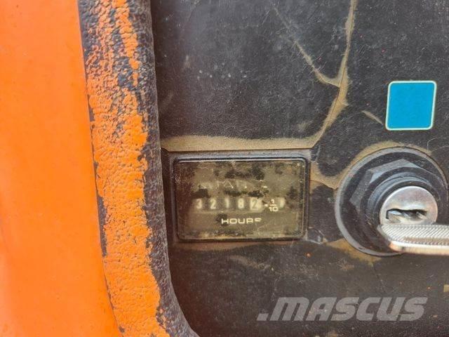 JLG 450 AJ - 관절형 전동이동 리프트