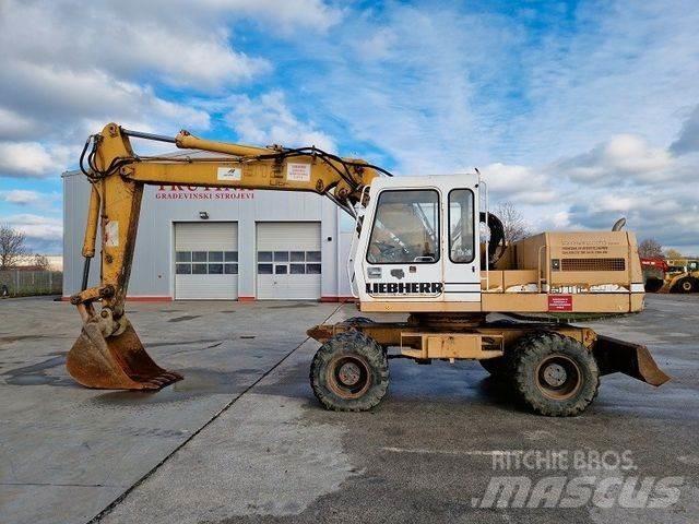 Liebherr A912  휠 굴삭기