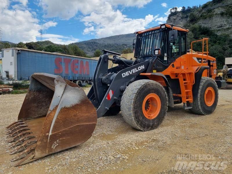 Doosan DL300  휠로우더