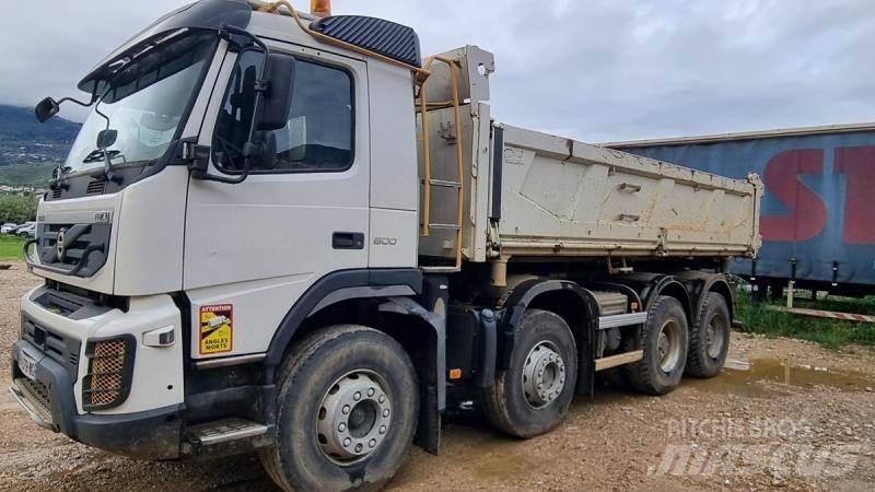 Volvo tri benne 덤프 트럭