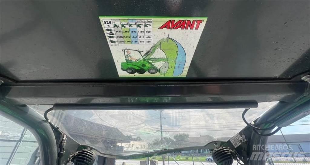 Avant 528  휠로우더