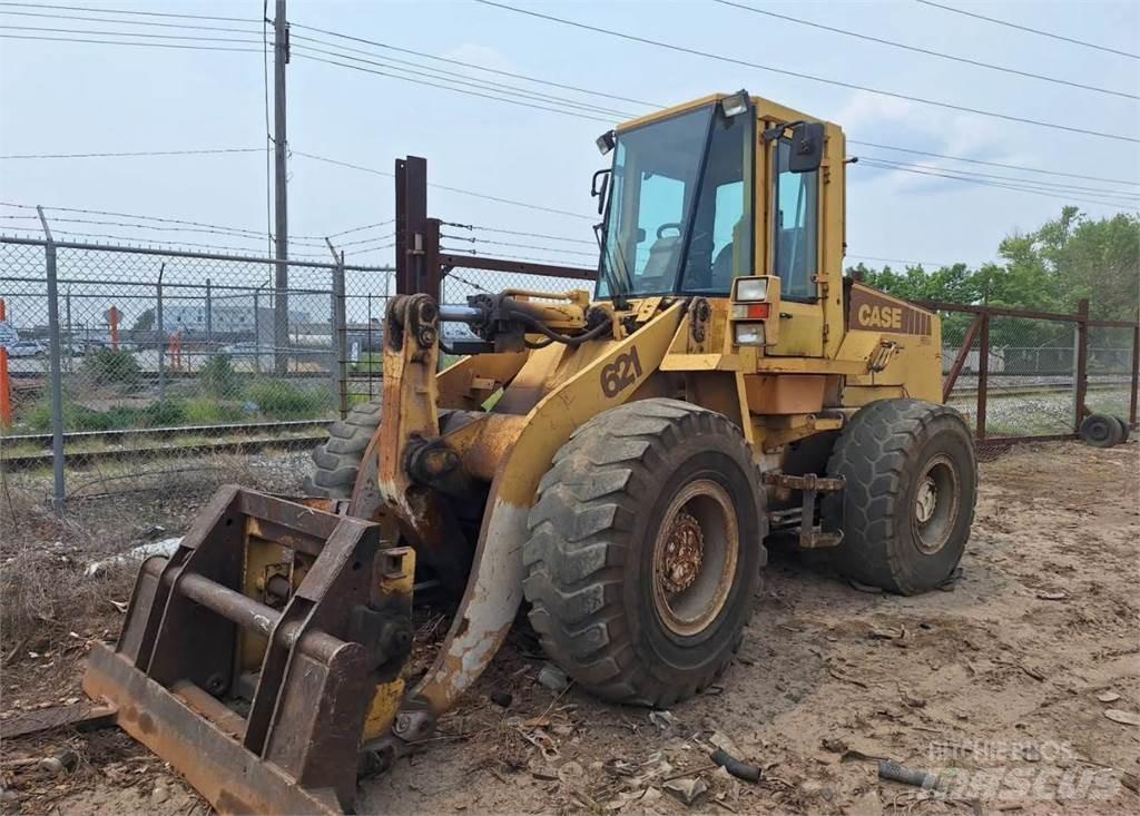 CASE 621  휠로우더