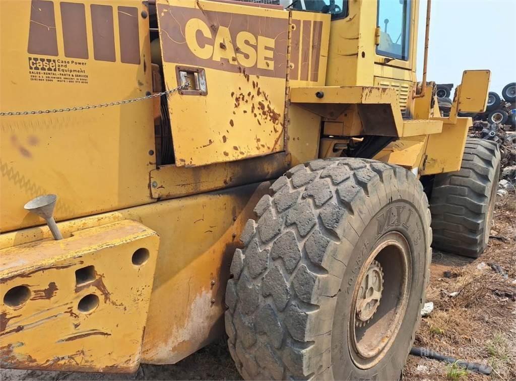 CASE 621  휠로우더