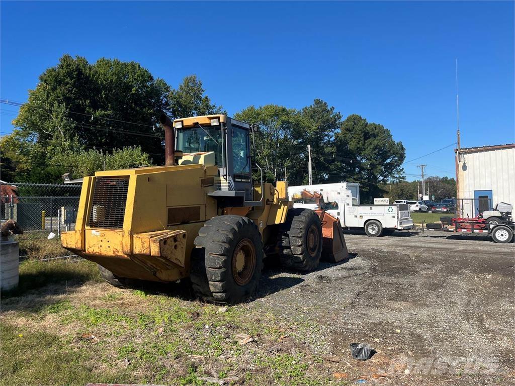 CASE 821C  휠로우더