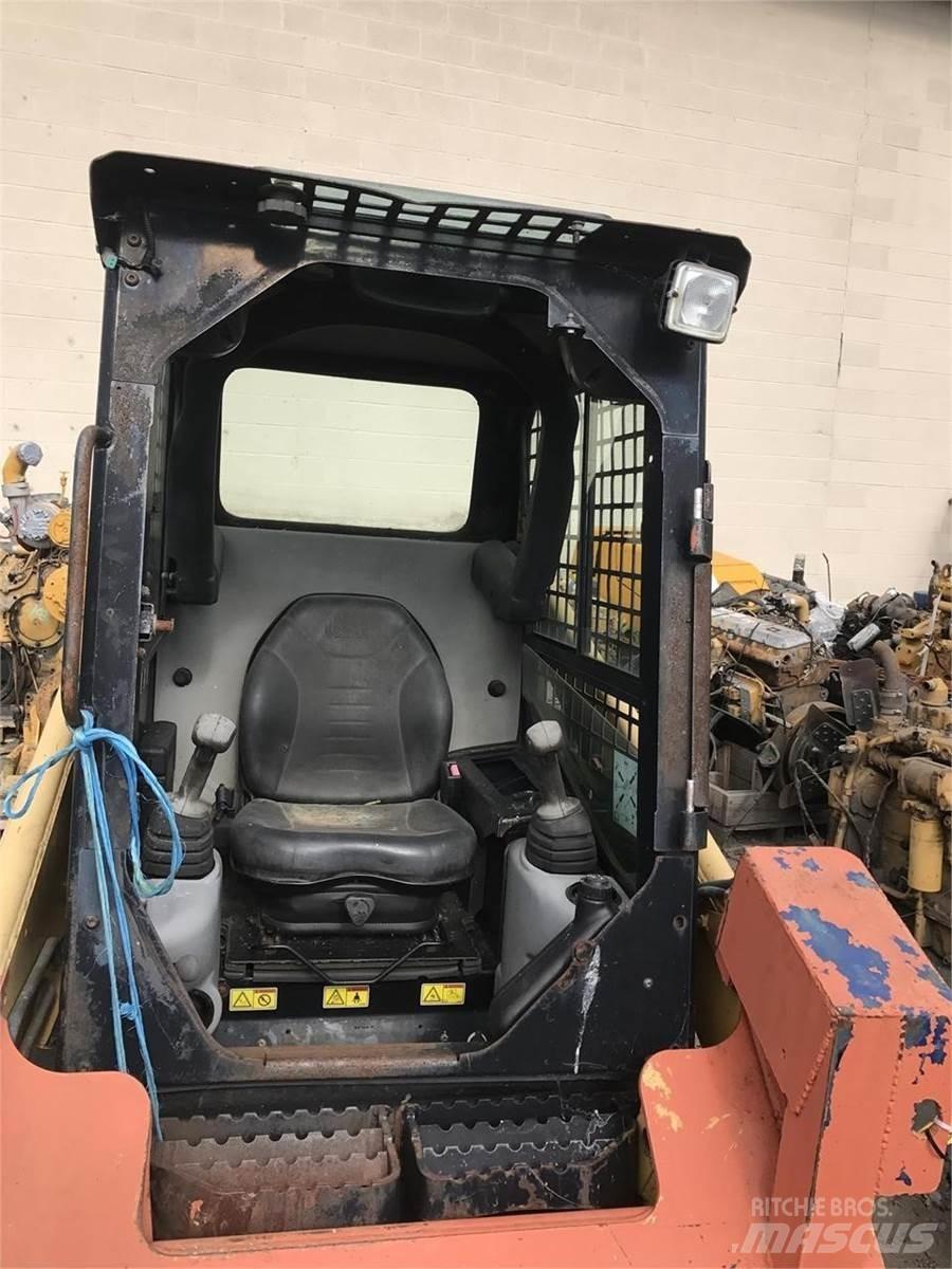 CAT 226B  스키드로더