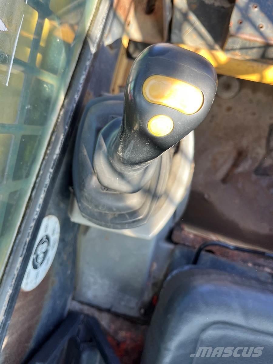 CAT 228  스키드로더