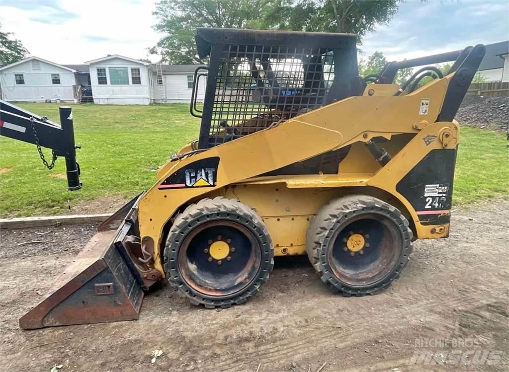 CAT 242  스키드로더