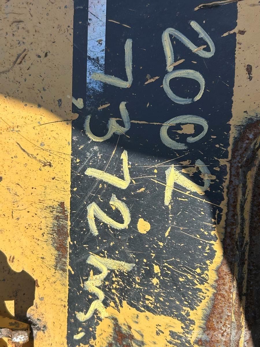 CAT 246B  스키드로더