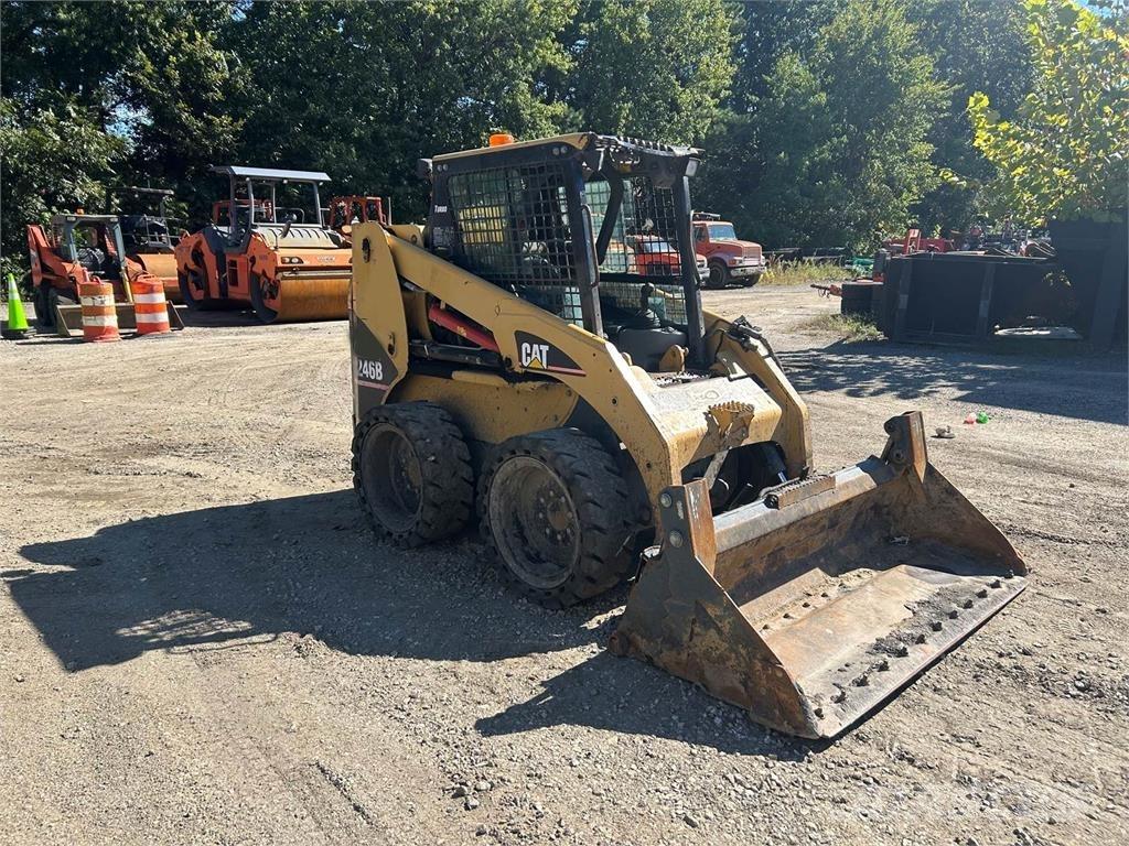 CAT 246B  스키드로더