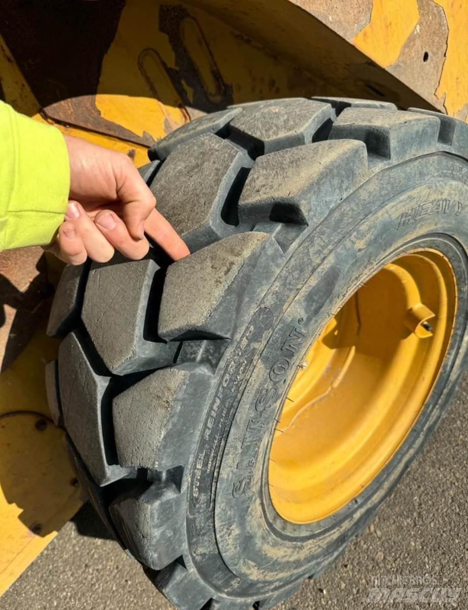 CAT 246C  스키드로더