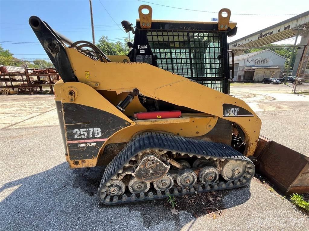 CAT 257B  스키드로더