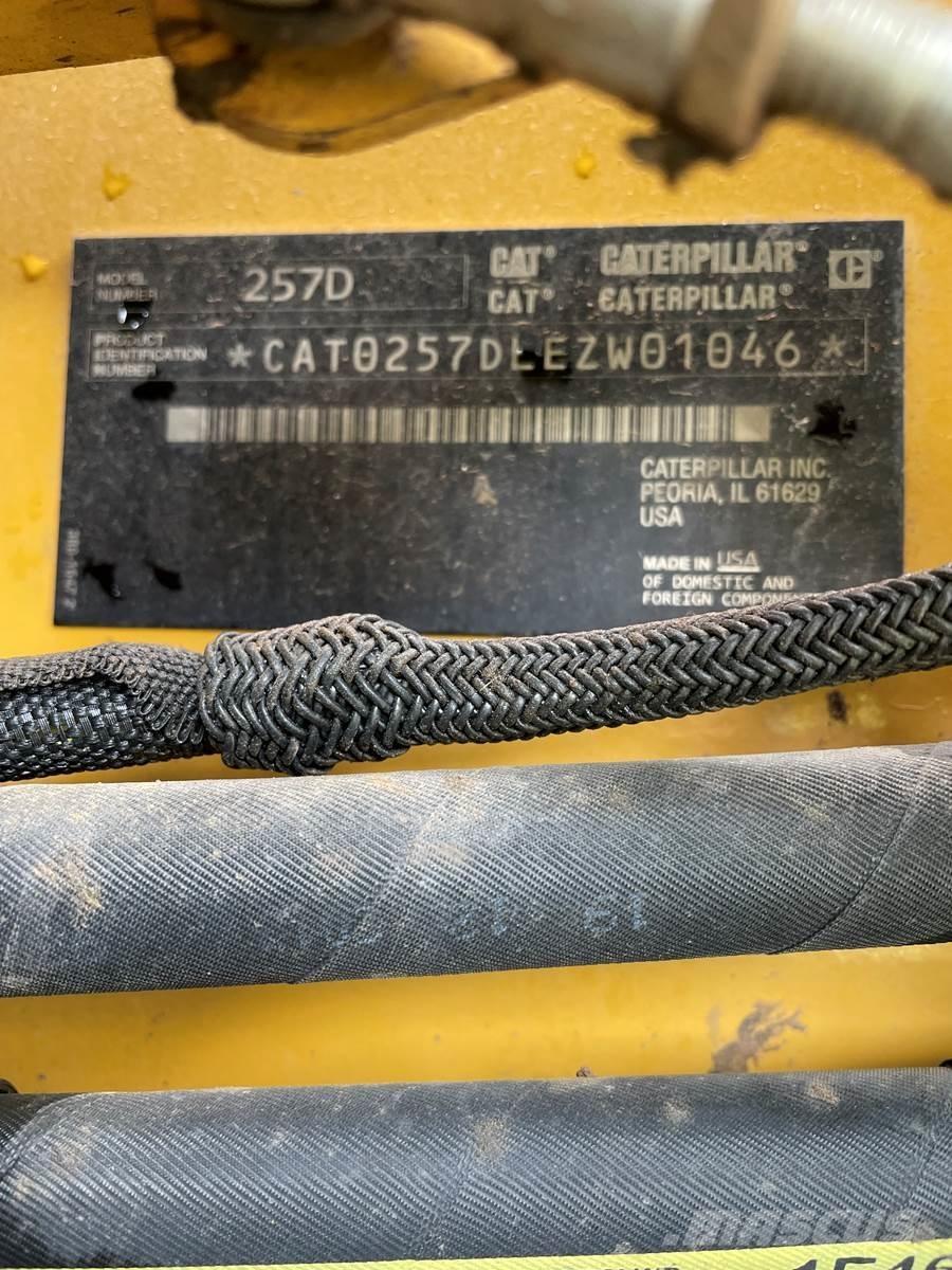 CAT 257D  스키드로더