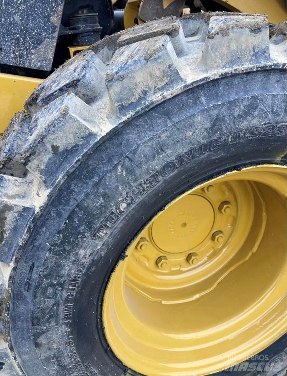 CAT 262D  스키드로더