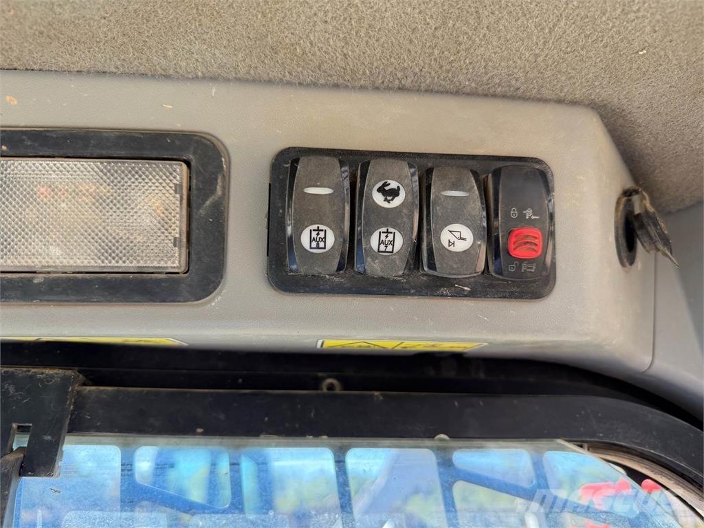 CAT 277D  스키드로더