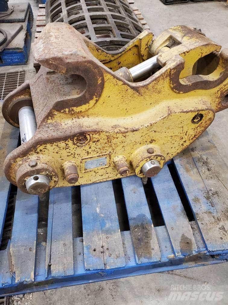 CAT 320DL 퀵 커넥터