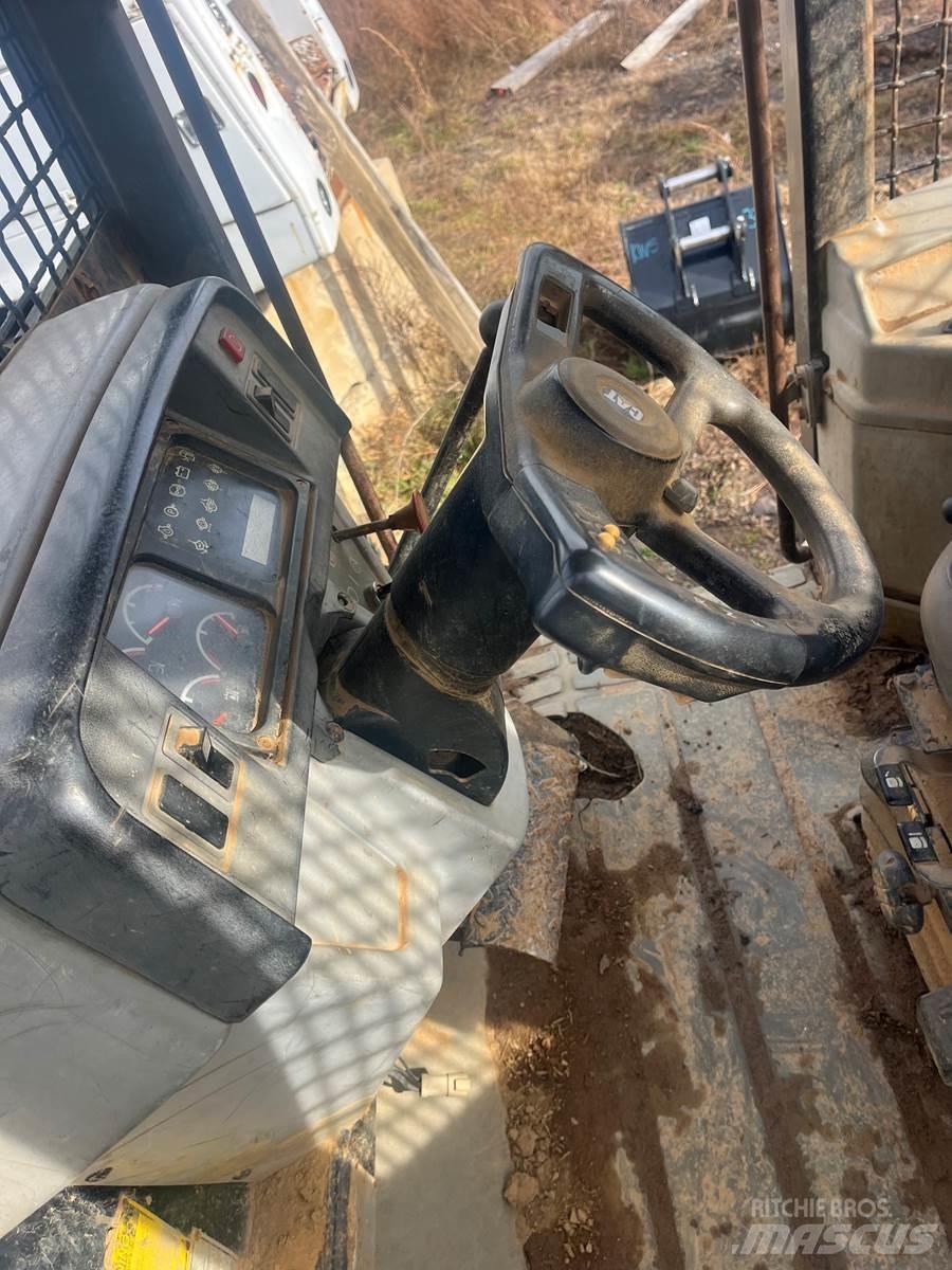 CAT 515 목재스키더