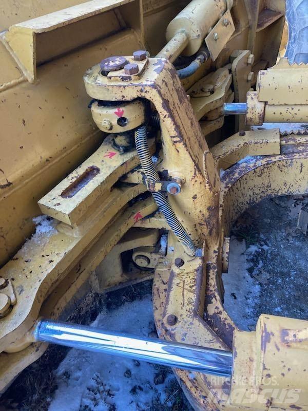 CAT 517 목재스키더