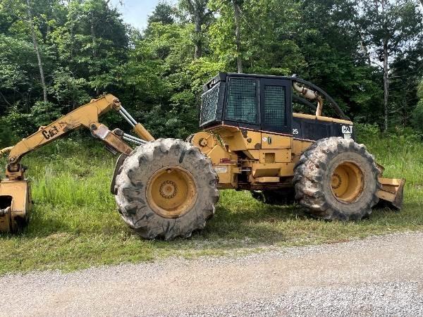 CAT 525 목재스키더