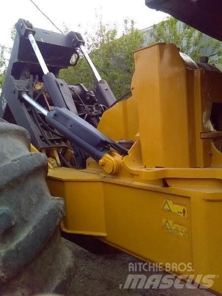 CAT 525C 목재스키더
