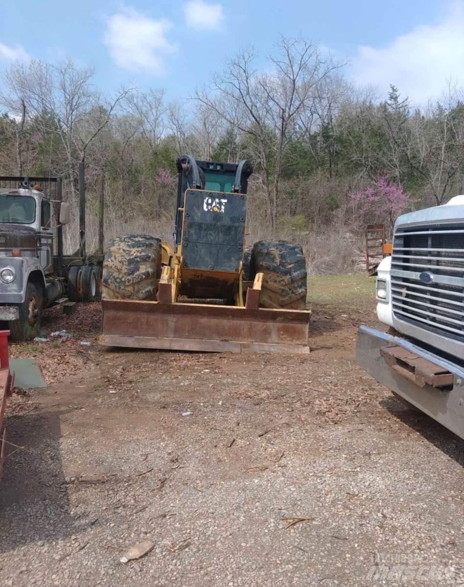 CAT 525D 목재스키더